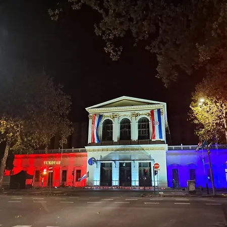 Peron 4-city & Station Διαμέρισμα *