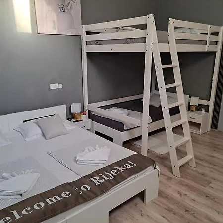 Apartment Peron 4-city & Station Rijeka