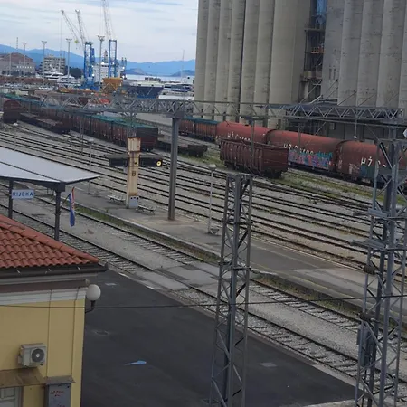 Peron 4-city & Station Rijeka